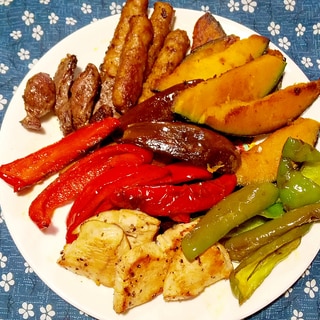 夏野菜と鶏ムネ肉と豚ハツのソテー